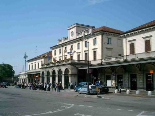 stazione treni Novara